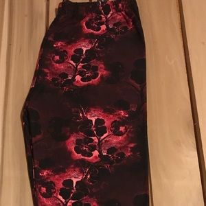 Curvy Plus Leggings Magenta Floral One Size 16-22